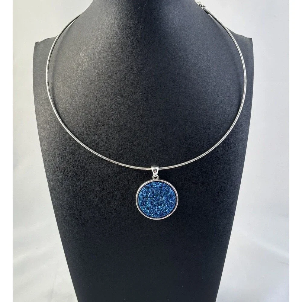 Joan Rivers Blue Druzy Round Pendant On Silvertone Wire Necklace 17”-20”
